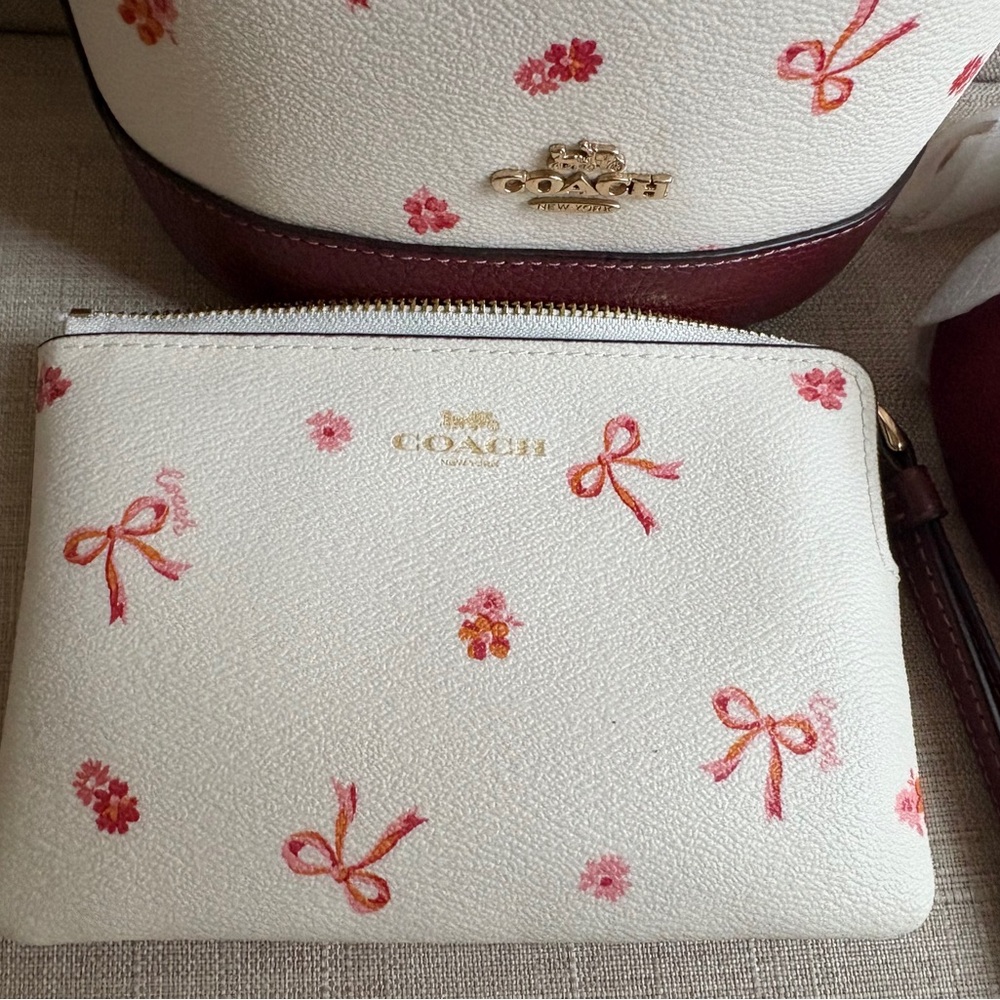 Coach Dempsey Drawstring Bucket Bag 15 With Bow Print In Chalk Wine & wristlet - Picture 5 of 6